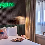 Moxy La Hotel Parigi