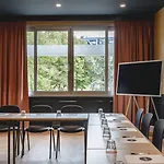 Moxy La Hotel Parigi