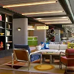 Moxy La Hotel Parigi