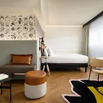 Moxy La Hotel Parigi