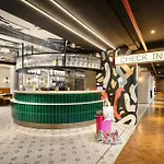 Moxy La Hotel
