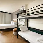 Moxy La Parigi