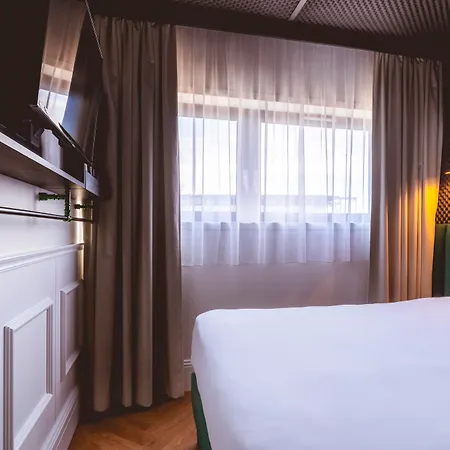 Hotel Moxy La 4*