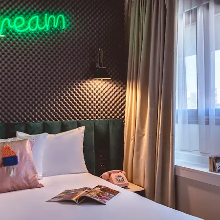Moxy La Hotel Paris
