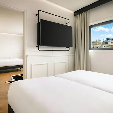 Moxy La Hotel 4*