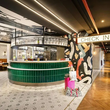 Moxy La Hotel