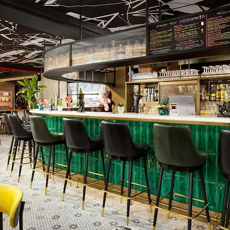 Moxy La Hotel Paris