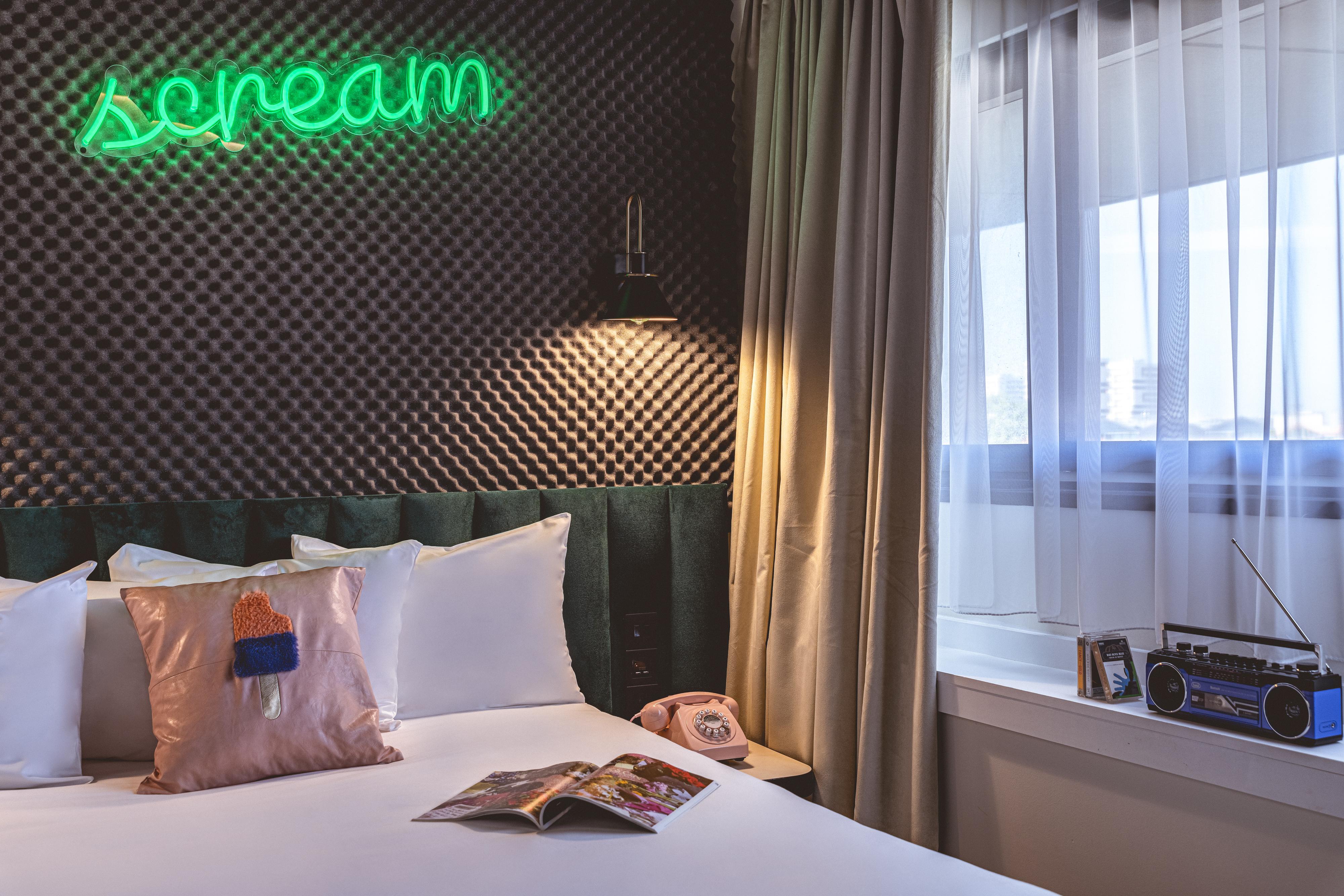 Moxy La Hotel Paris