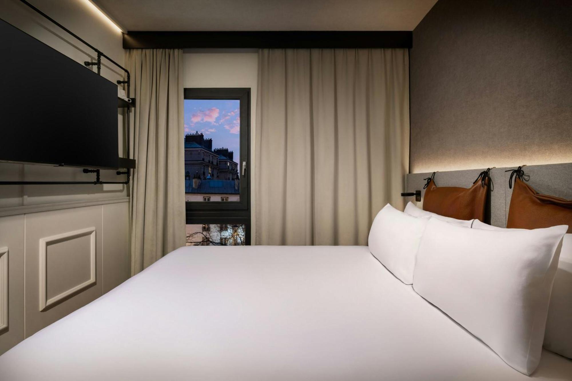 Moxy La 4*