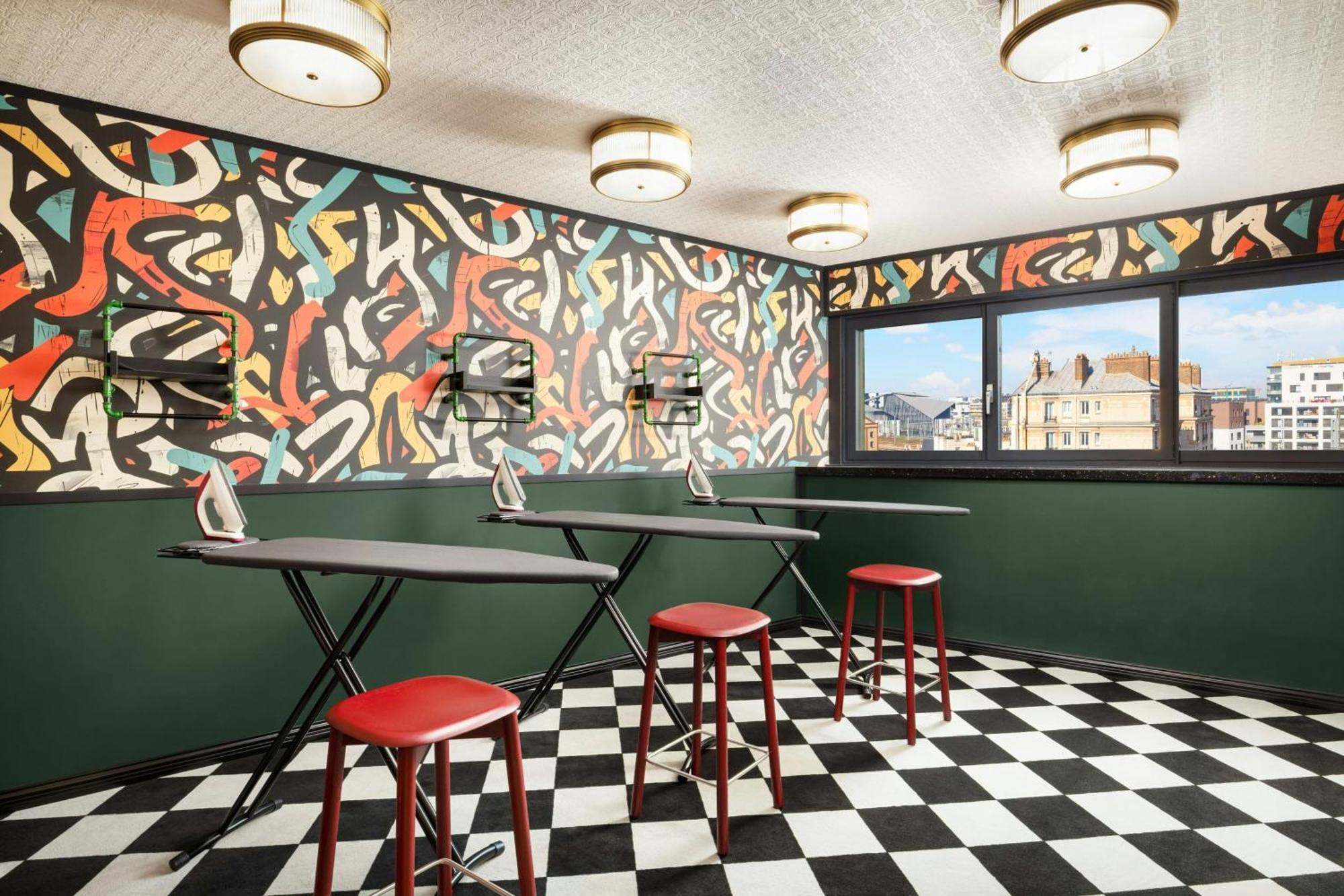 Moxy La