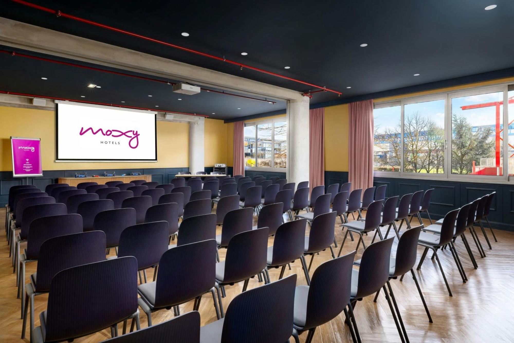 Moxy La Hotel Parigi